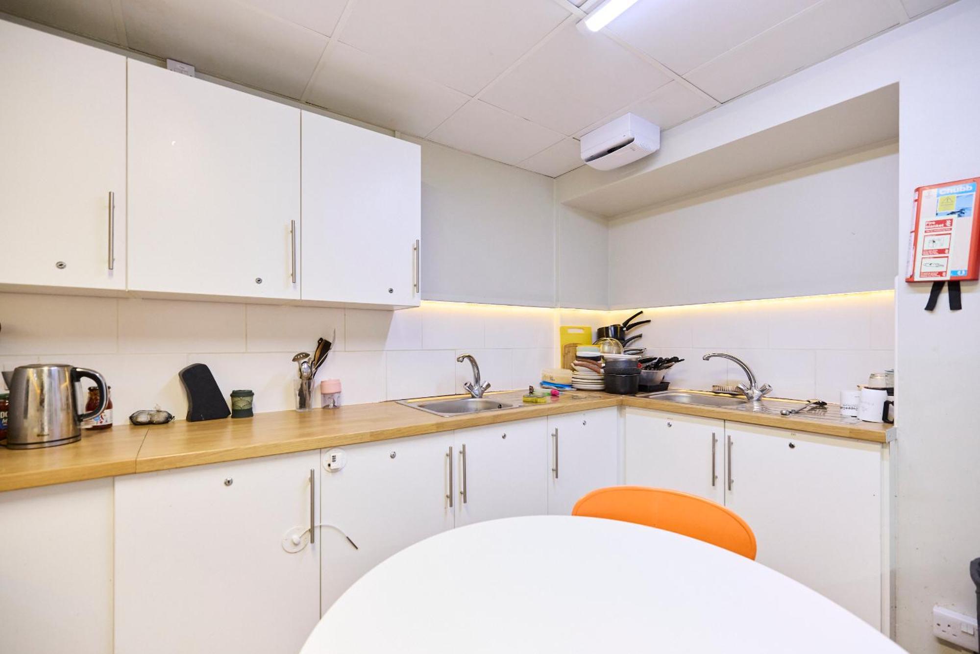 Louise House Hostel Лондон Экстерьер фото
